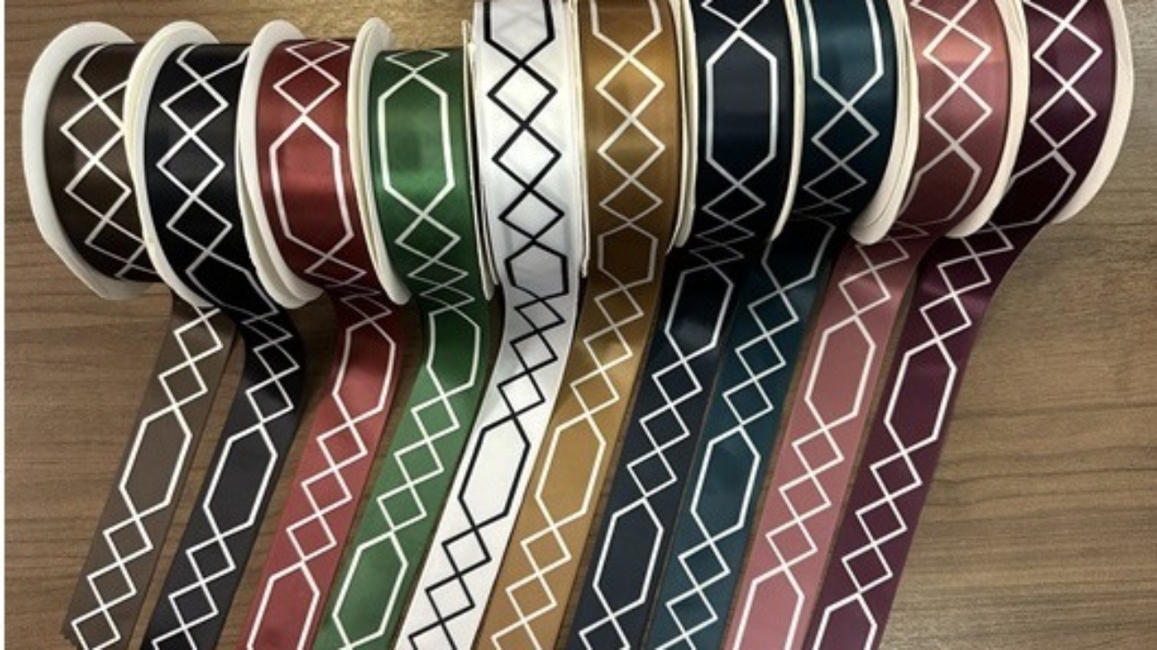 wholesale Ribbons. single face satin 1.5" x 50 yards roll. Pattern: SGR-005